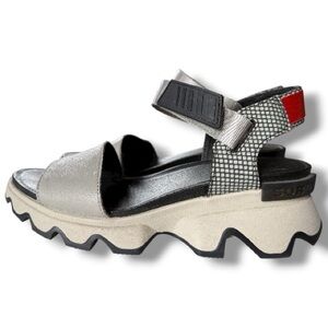 Sorel Kinetic Sandal Size 9